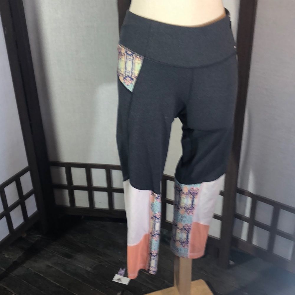 Calia leggings in grey with peach, purple, print color block sz Med WAX00361H